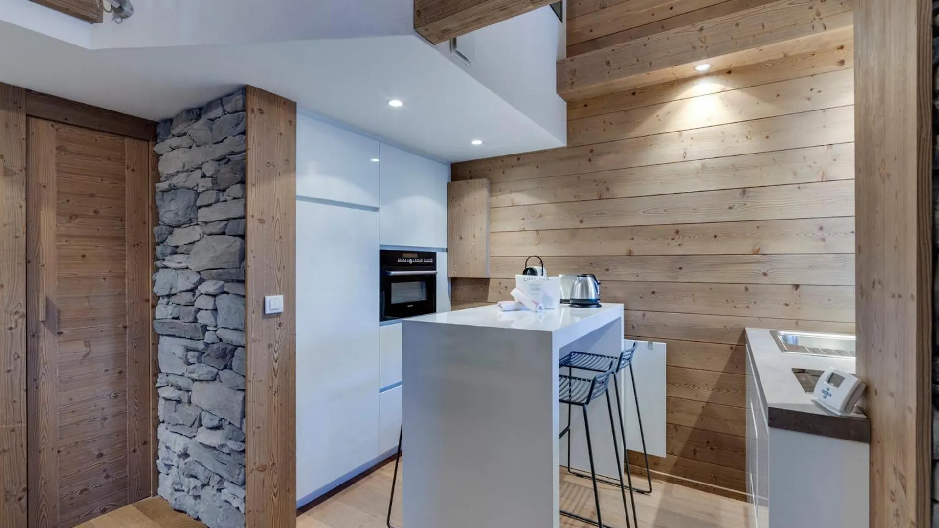 Apartment Appartement Duplex Renove: 3 Pieces, 40M², Parking, Proche Centre Val D'Isere - Fr-1-567-96