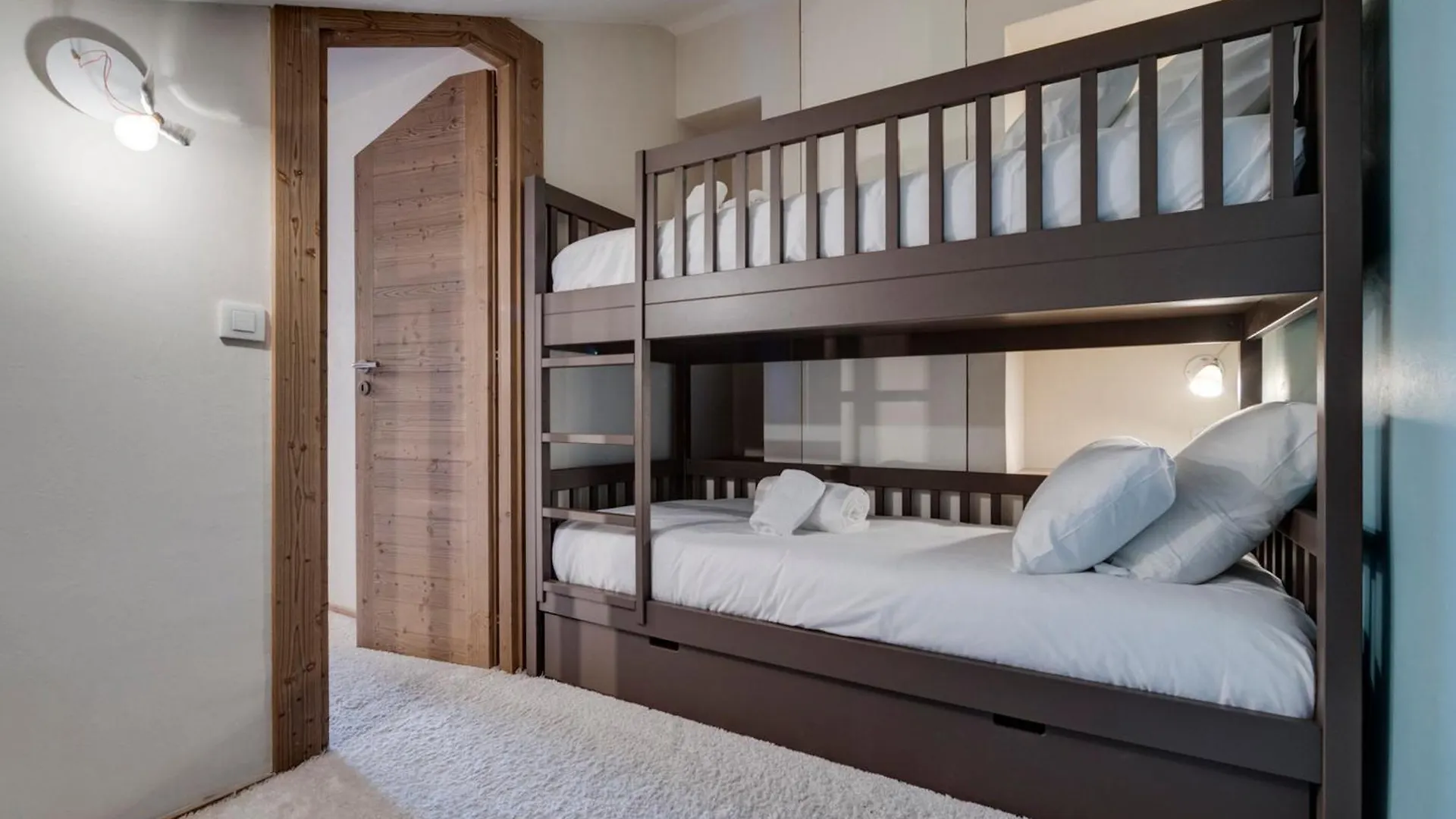 Appartement Duplex Renove: 3 Pieces, 40M², Parking, Proche Centre Val D'Isere - Fr-1-567-96